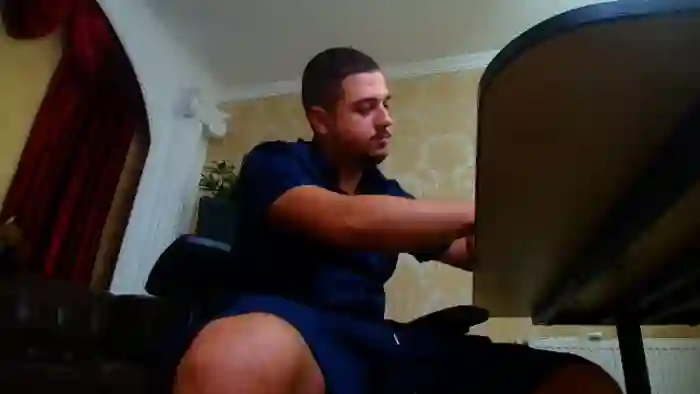 2025/08/08/flirt4free-josh-knights-06-03-32