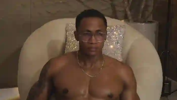 2025/08/08/flirt4free-logan-varela-18-37-11