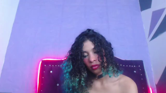 petite-ariana