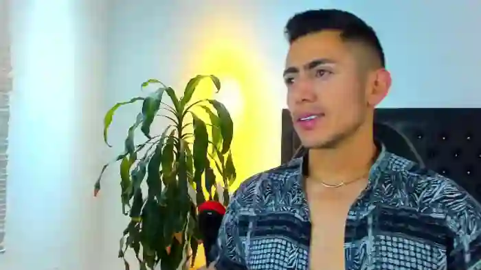 2025/08/09/flirt4free-zach-price-12-15-06