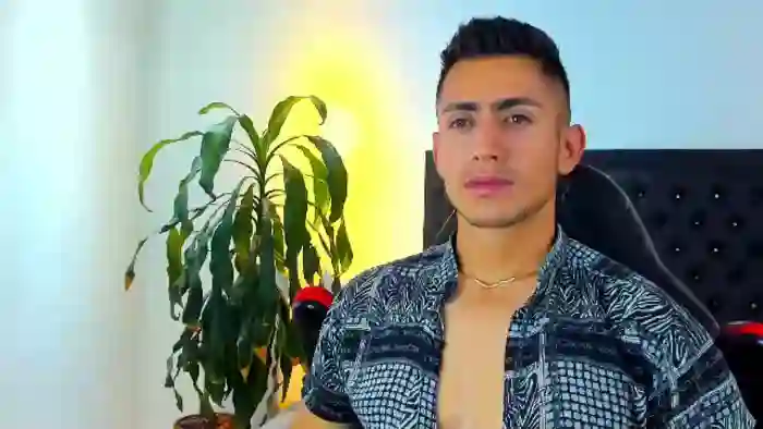 2025/08/09/flirt4free-zach-price-12-49-11