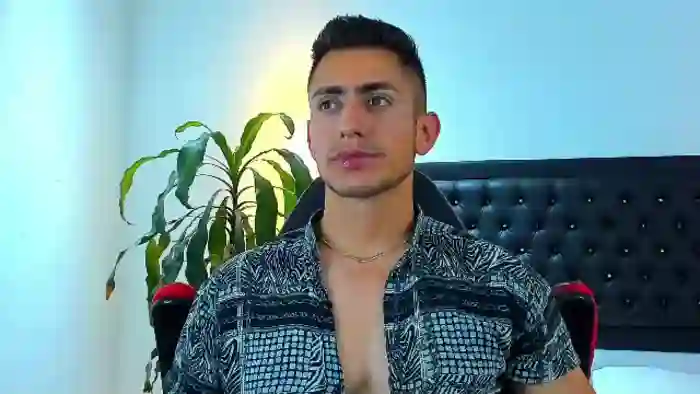 2025/08/09/flirt4free-zach-price-14-33-38