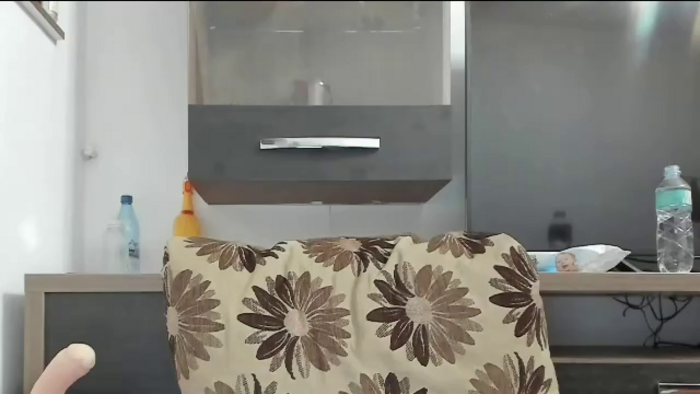 kelly-behind
