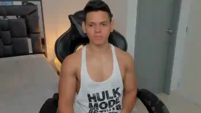 2025/08/10/flirt4free-stefan-lennox-23-32-13