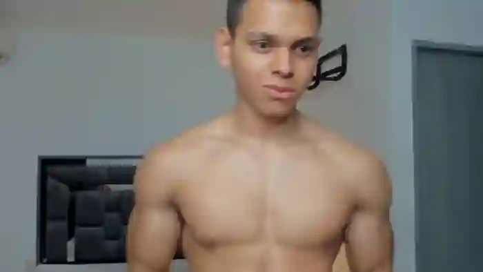 2025/08/11/flirt4free-stefan-lennox-00-33-22