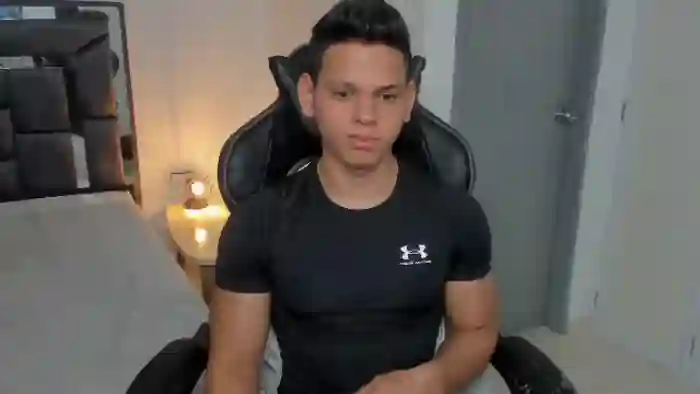 2025/08/11/flirt4free-stefan-lennox-01-33-25