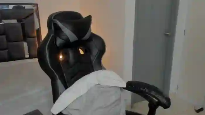 2025/08/11/flirt4free-stefan-lennox-13-34-45