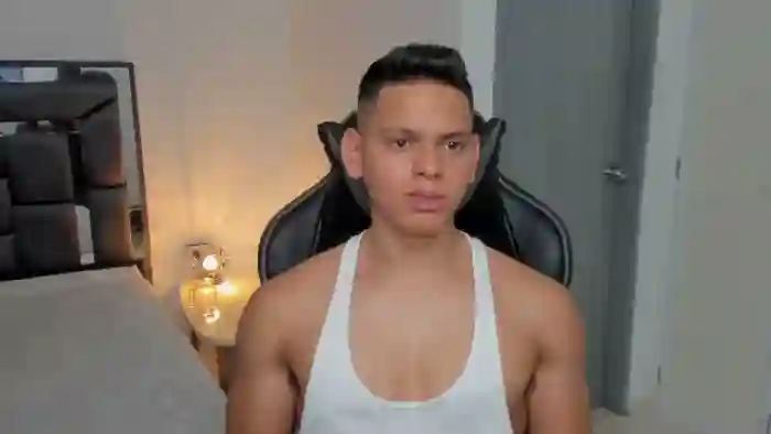 2025/08/11/flirt4free-stefan-lennox-21-32-49