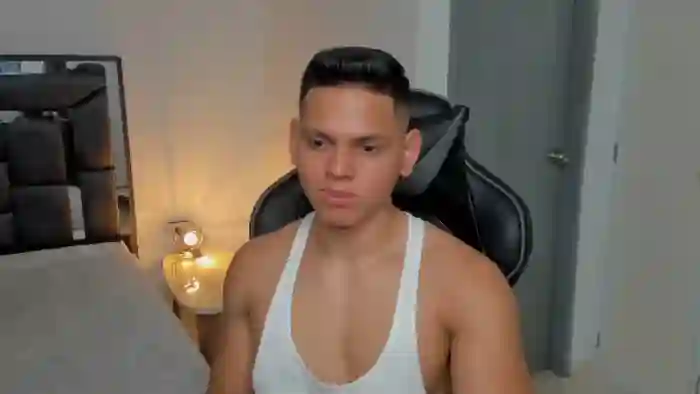 2025/08/11/flirt4free-stefan-lennox-22-17-04