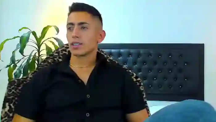 2025/08/11/flirt4free-zach-price-05-25-39