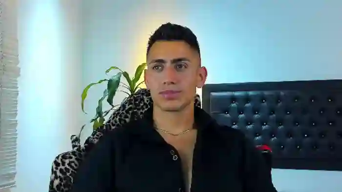 2025/08/11/flirt4free-zach-price-09-19-34