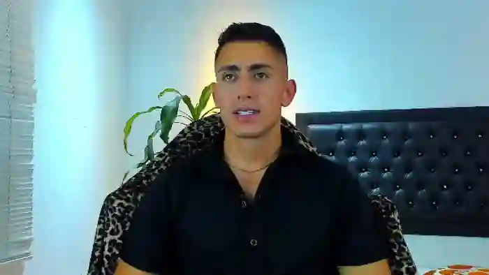 2025/08/11/flirt4free-zach-price-10-40-42