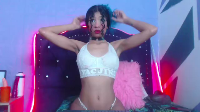 petite-ariana