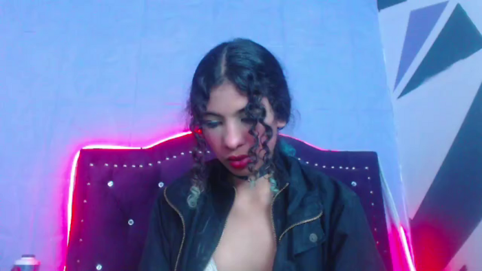 petite-ariana