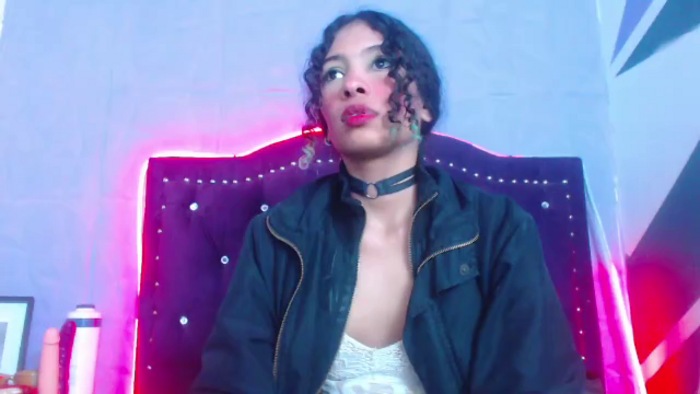 petite-ariana