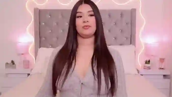 2025/08/15/flirt4free-julia-summers-00-44-01