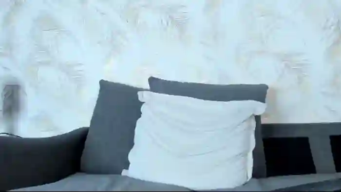 2025/08/15/flirt4free-val-halla-04-00-31