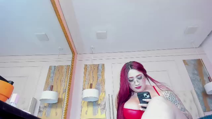 nikiita-red
