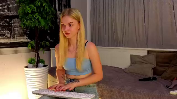 stesha-blond