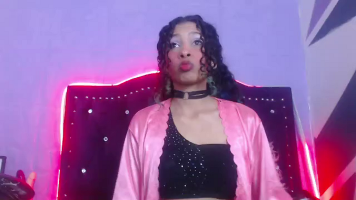 petite-ariana