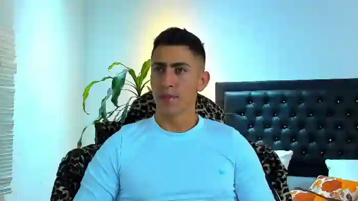 2025/08/19/flirt4free-zach-price-08-25-58
