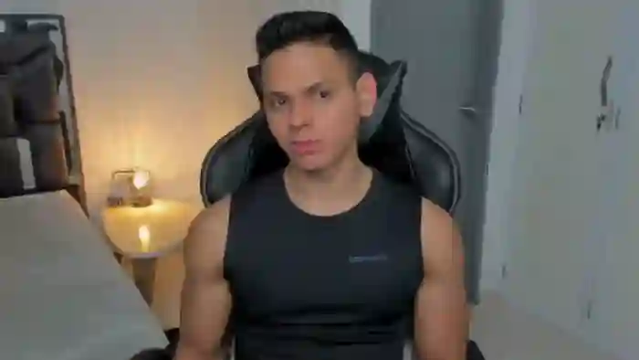 2025/08/20/flirt4free-stefan-lennox-13-28-40