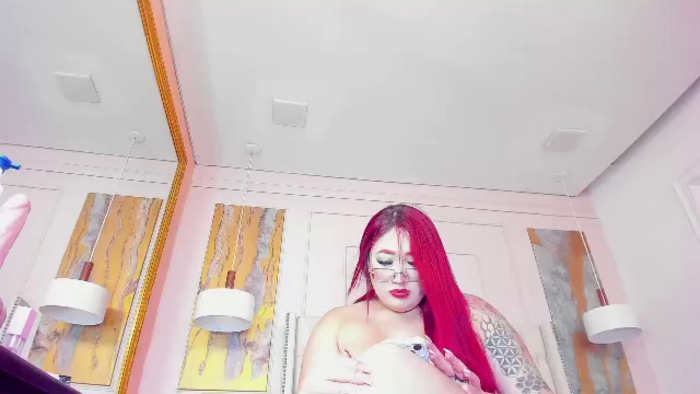 nikiita-red