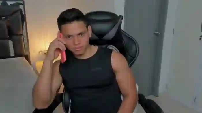 2025/08/21/flirt4free-stefan-lennox-20-32-54