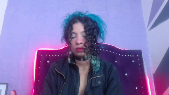 petite-ariana