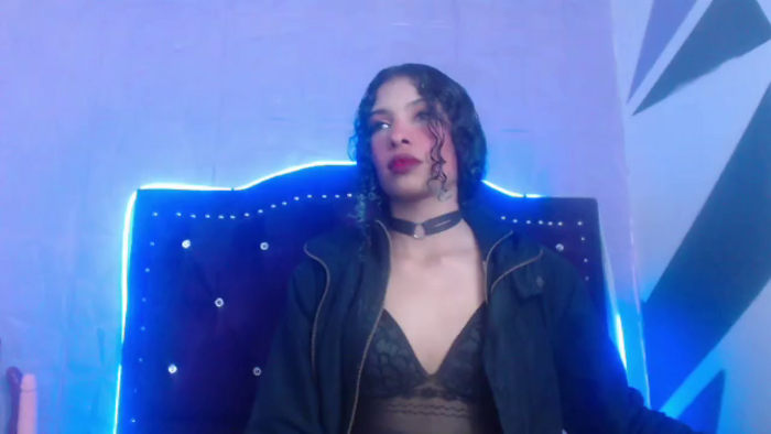 petite-ariana