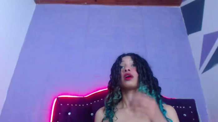 petite-ariana
