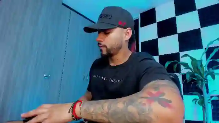 2025/08/27/flirt4free-nikola-hank-22-03-35
