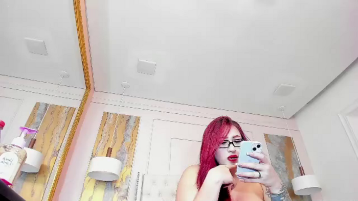 nikiita-red