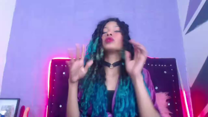 petite-ariana
