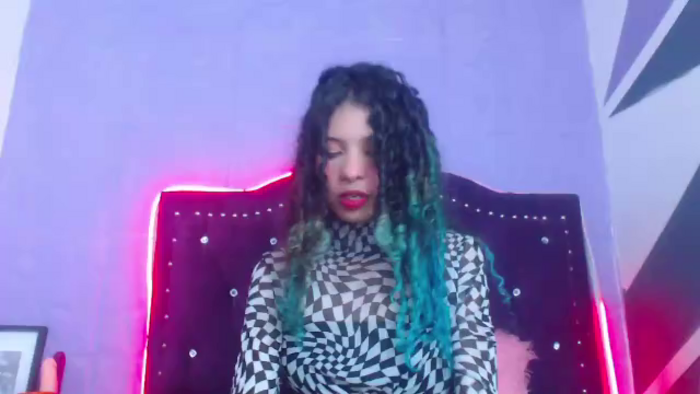 petite-ariana