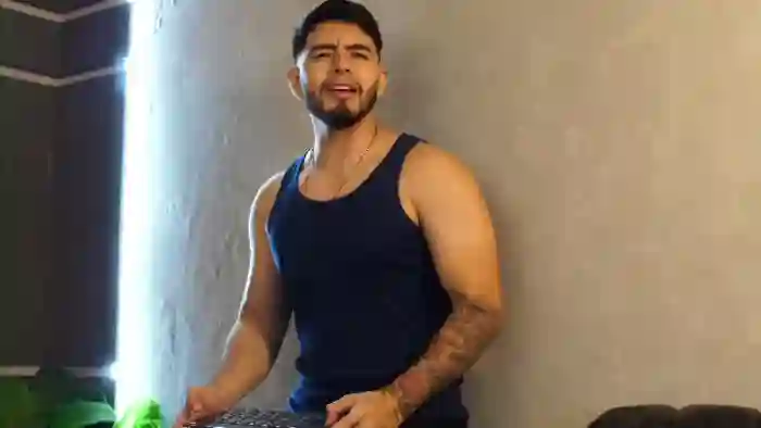 2025/08/28/flirt4free-nick-vans-16-55-43