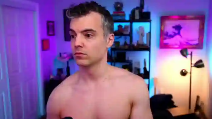 2025/08/29/flirt4free-max-hughes-04-13-04
