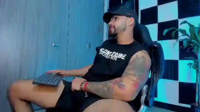 2025/08/29/flirt4free-nikola-hank-06-06-39