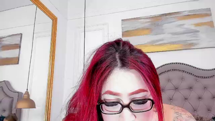 nikiita-red