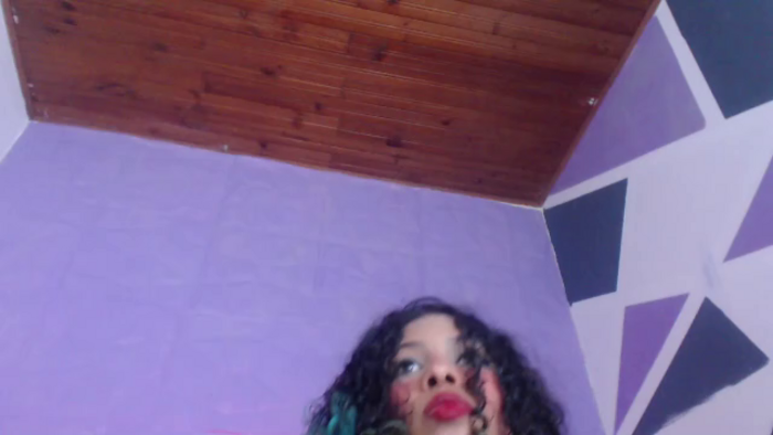 petite-ariana