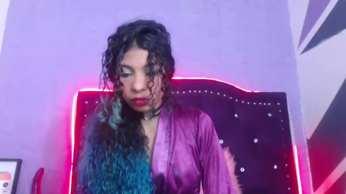petite-ariana
