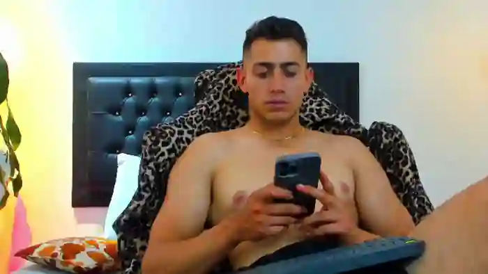 2025/09/04/flirt4free-zach-price-17-02-00