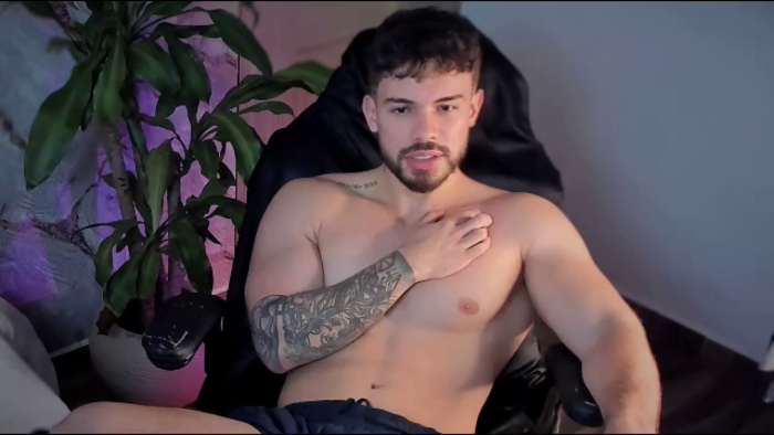 valenthino-king