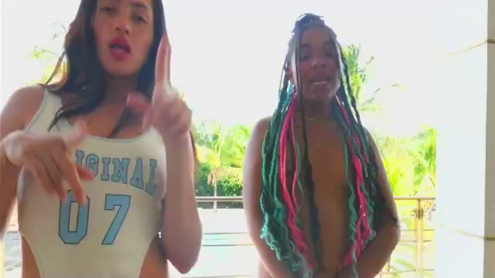 mansion-girls
