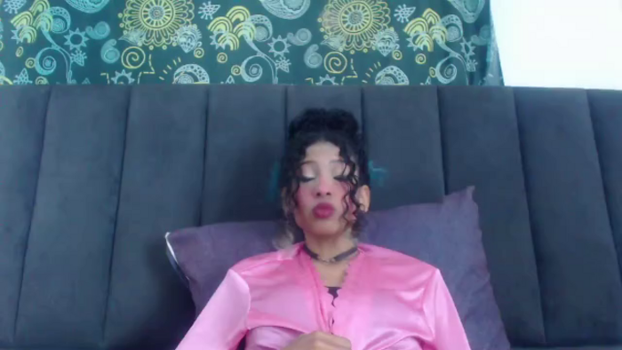 petite-ariana