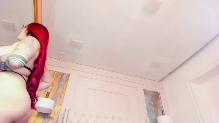 nikiita-red