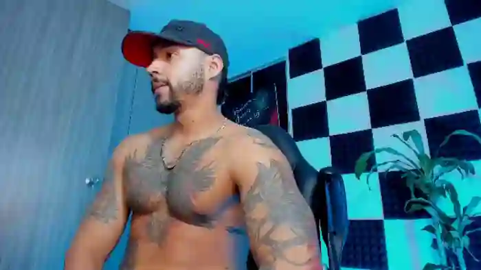 2025/09/14/flirt4free-nikola-hank-06-32-00