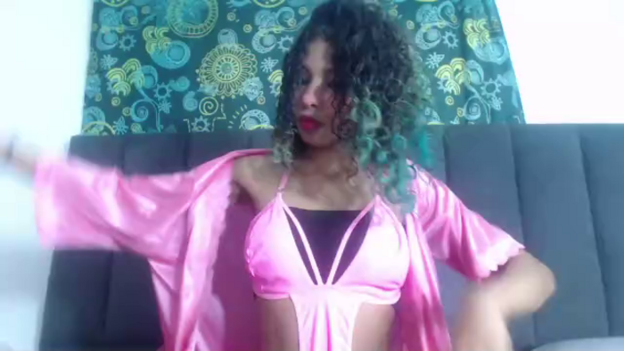 petite-ariana