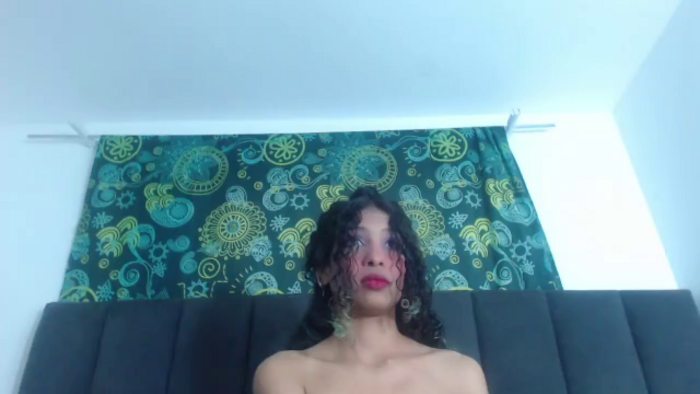 petite-ariana