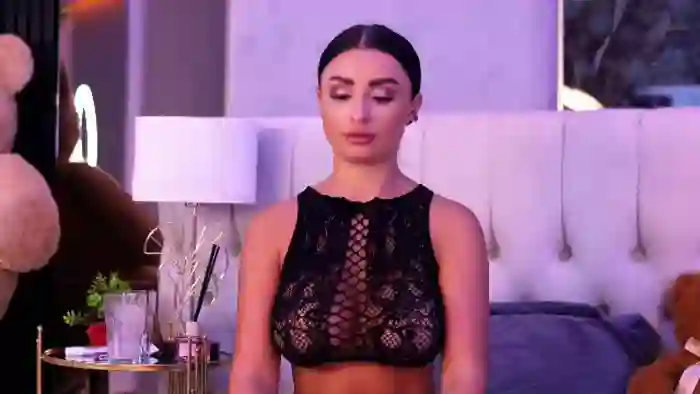 2025/09/16/flirt4free-isabelle-hunt-07-06-49